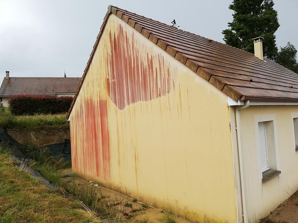 Traitement des salissures façades, nettoyage et protection toiture d’une maison